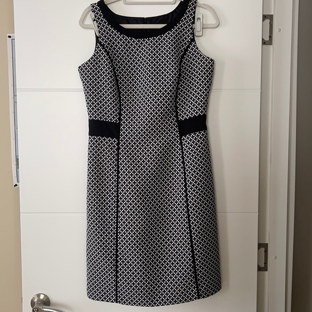 Black and white pattern mid length dress